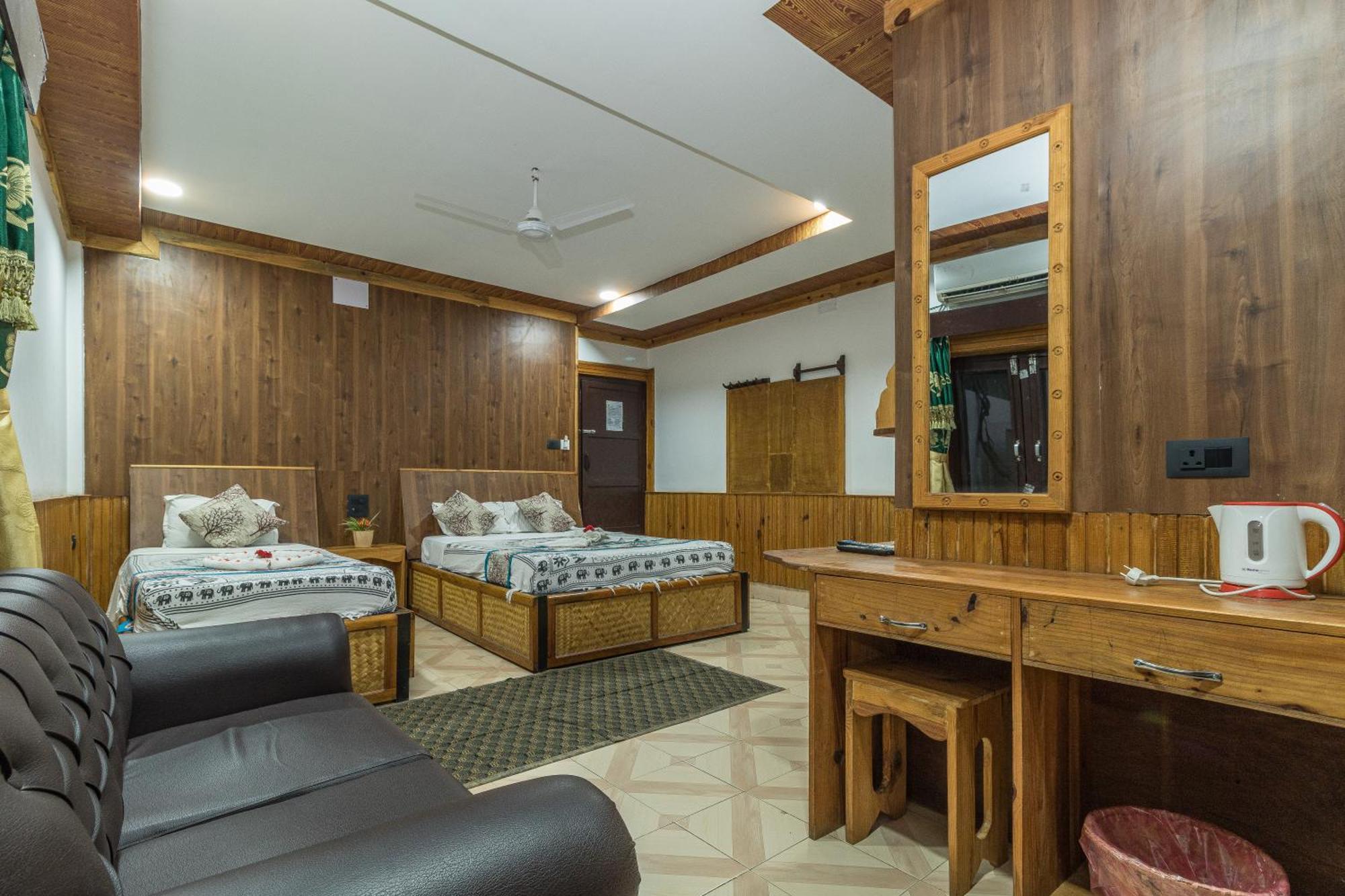 Hotel Riverside With Swimming Pool Саураха Екстериор снимка