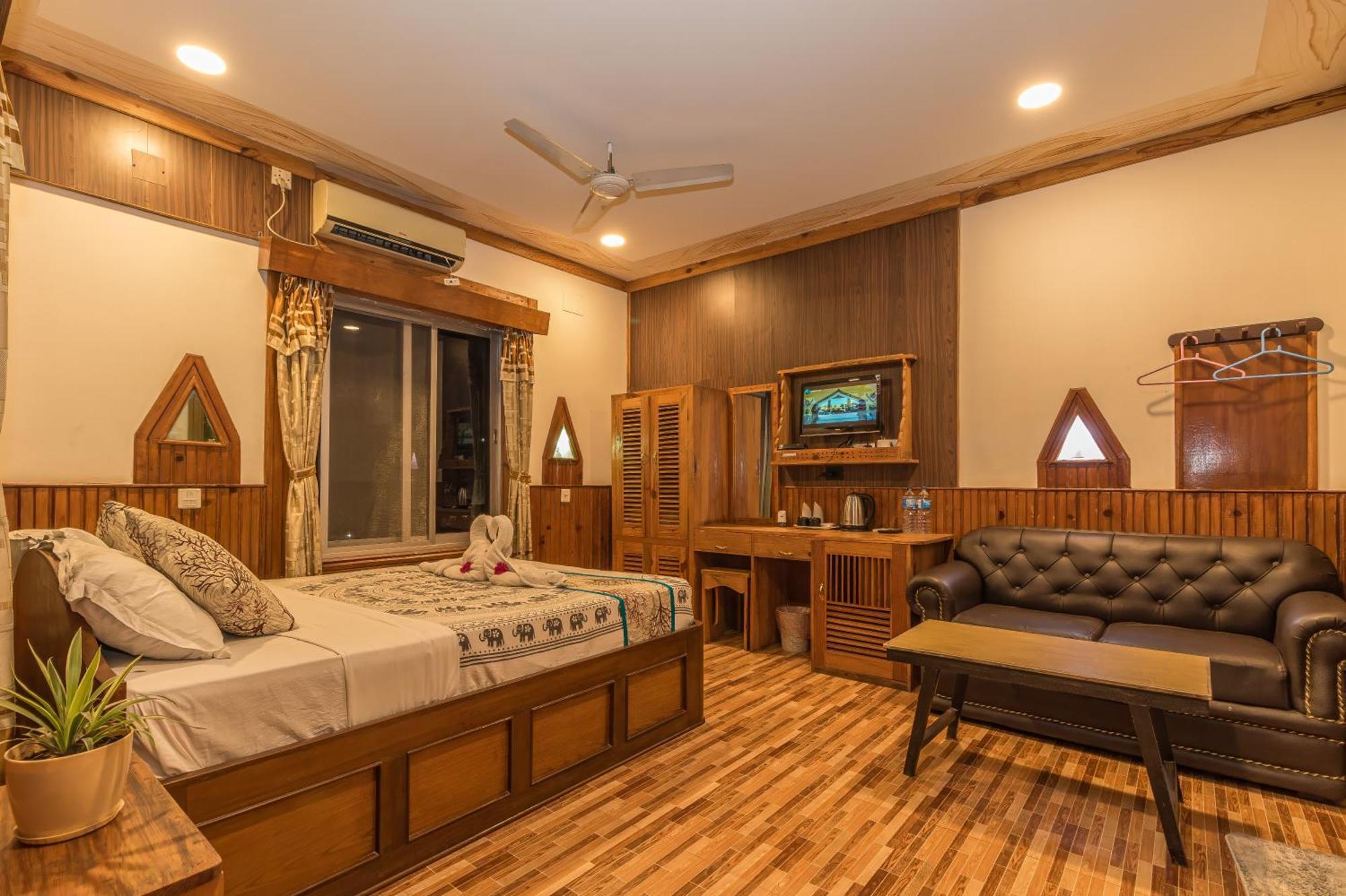 Hotel Riverside With Swimming Pool Саураха Екстериор снимка