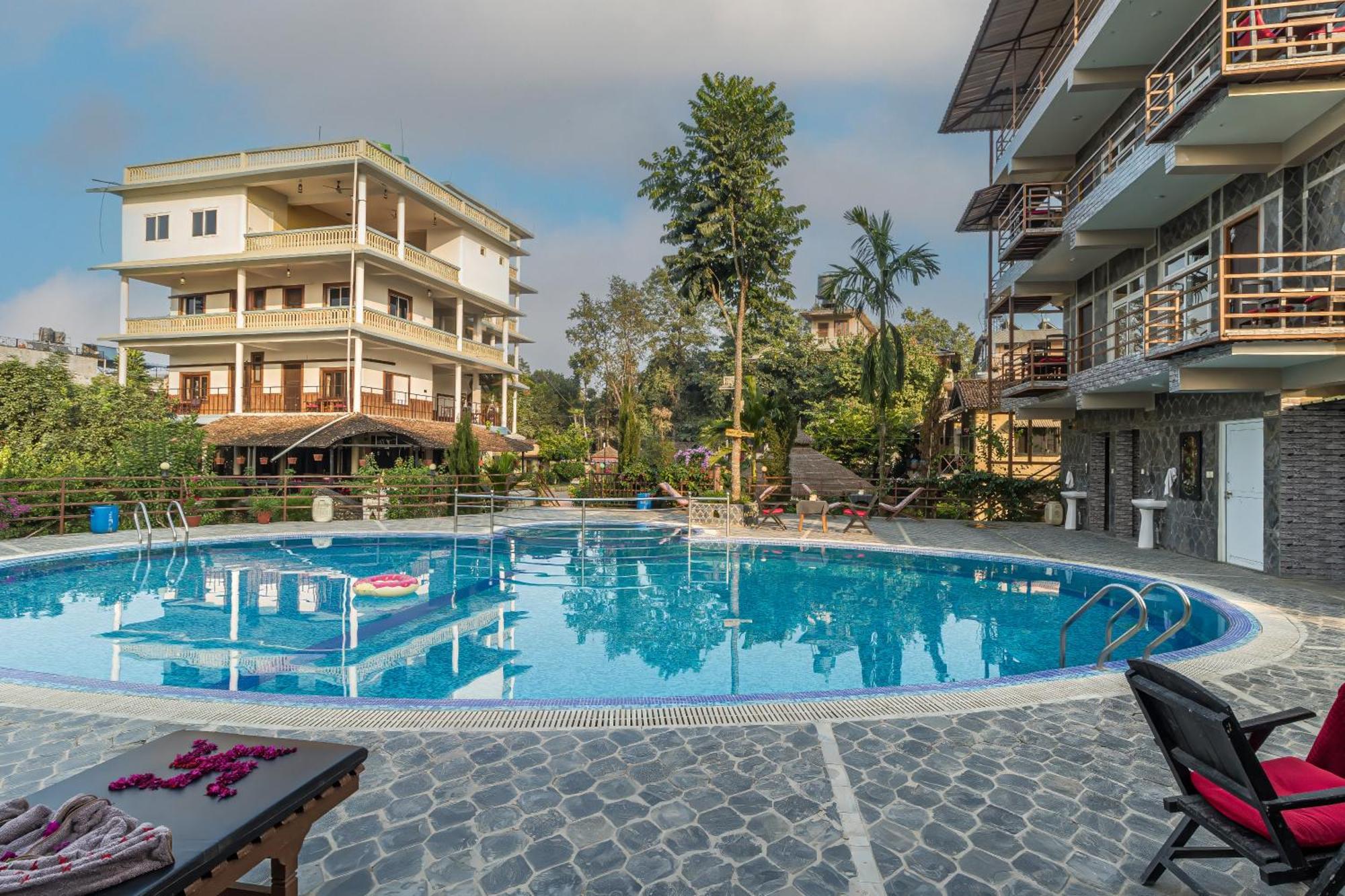 Hotel Riverside With Swimming Pool Саураха Екстериор снимка