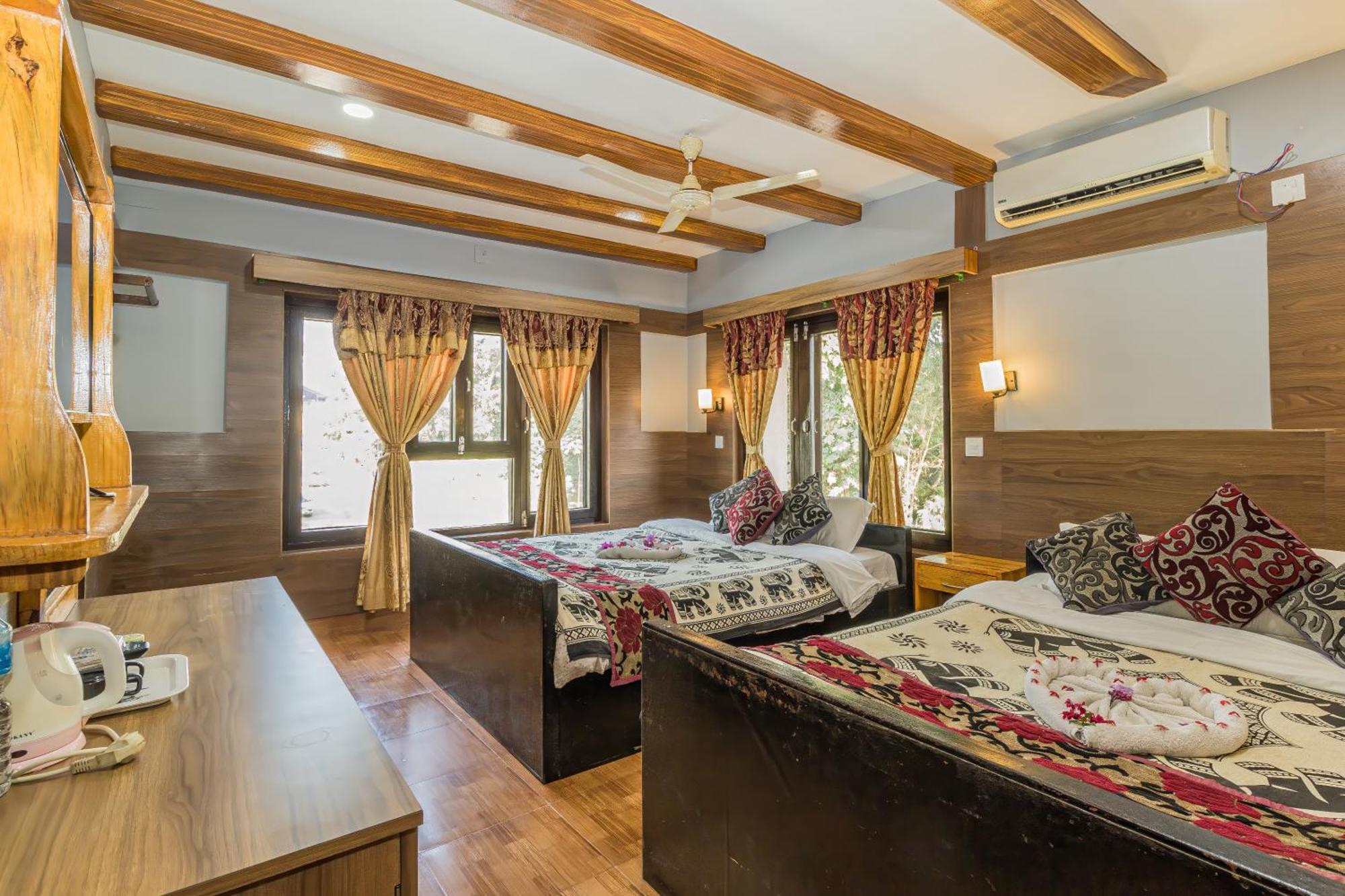 Hotel Riverside With Swimming Pool Саураха Екстериор снимка