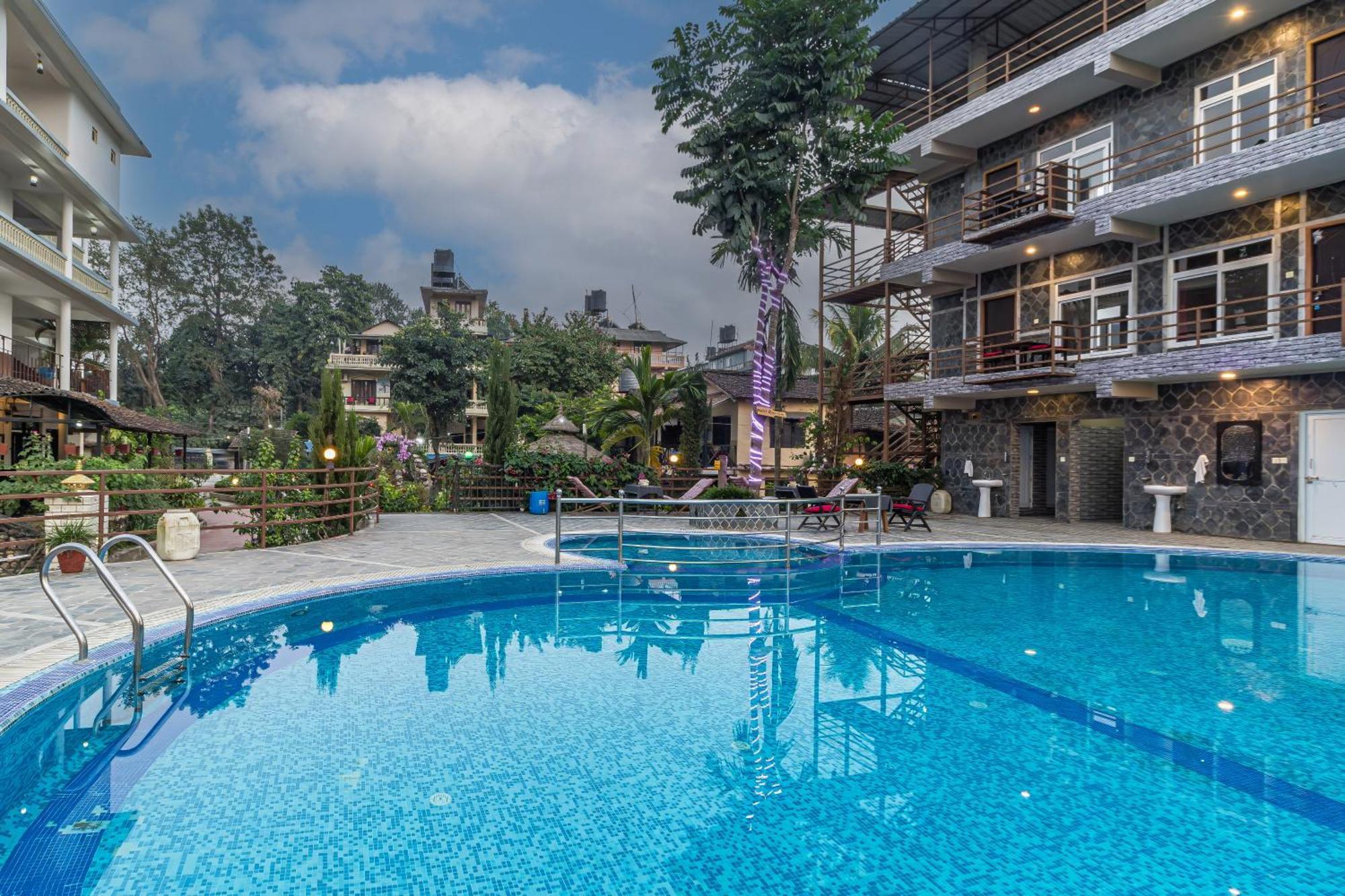 Hotel Riverside With Swimming Pool Саураха Екстериор снимка