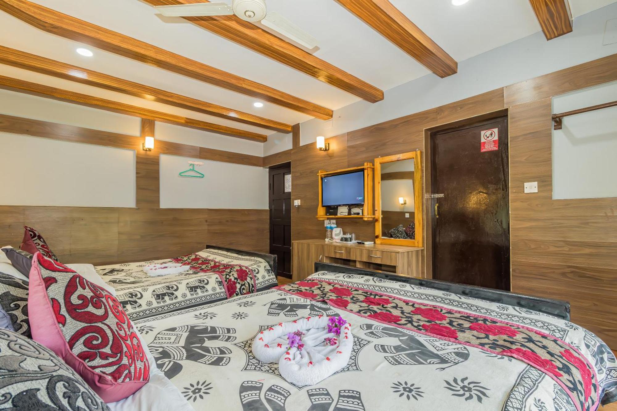 Hotel Riverside With Swimming Pool Саураха Екстериор снимка