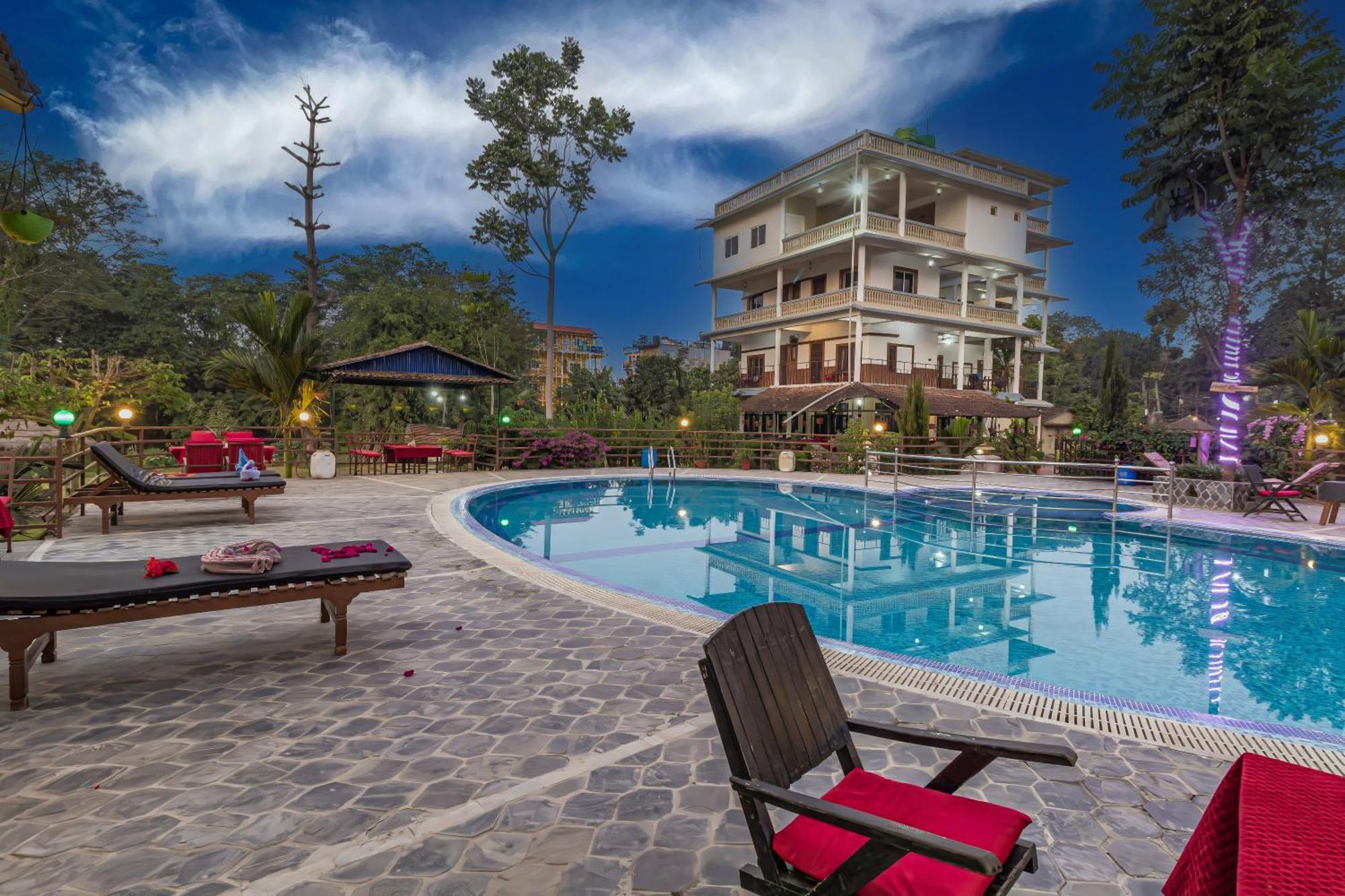 Hotel Riverside With Swimming Pool Саураха Екстериор снимка