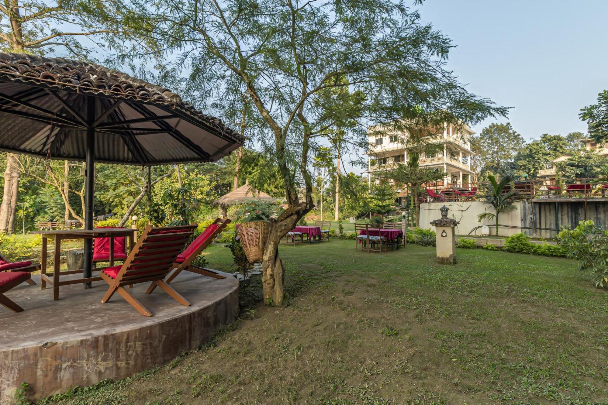 Hotel Riverside With Swimming Pool Саураха Екстериор снимка